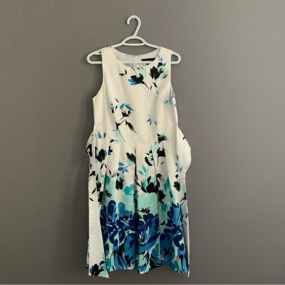 Perceptions Size 10 Petite Blue and White Floral Dress - Picture 2 of 13